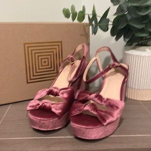 Cute velvet shoes 💕